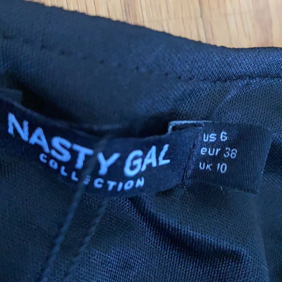 Nasty Gal Poka Dot Front Tie Crop Top - Picture 3 of 9